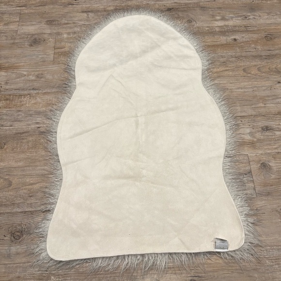 Threshold Sheepskin Rug - Picture 5 of 7